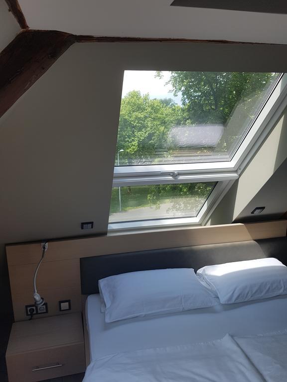 Zum Gruenen Baum Frankfurt Airport Guest house Kelsterbach